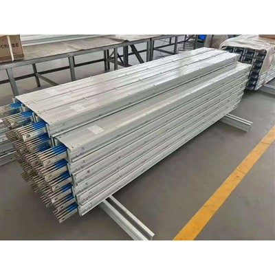 Alumiiniumist bussikanal